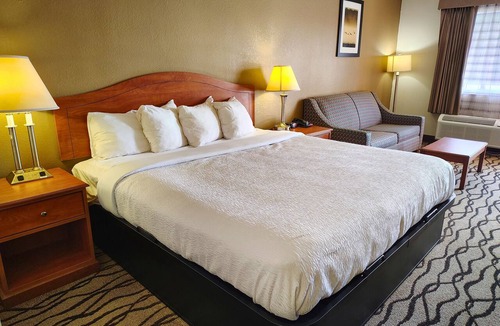 Charleston Hotel | The Riverstone Hotel Charleston-Sikeston