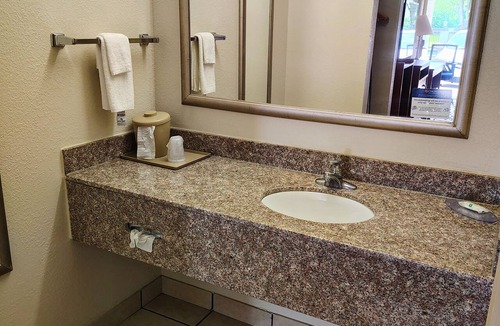 Charleston Hotel | The Riverstone Hotel Charleston-Sikeston