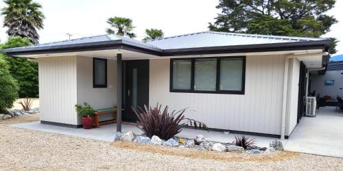 Takaka Hotel | The Rocks Chalets