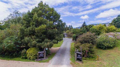 Takaka Hotel | The Rocks Chalets