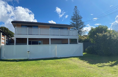 South West Rocks House | The Rocks Family entertainer, just 10-min walk to town & beach!