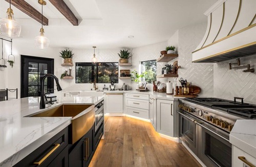 Cedar Ridge House | The Rollins Cove Retreat - Luxury Lakefront for unforgettable getaways.