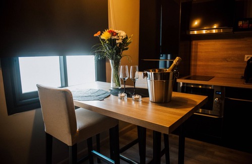 Les Remparts Apartment | The Romantic Suite with Jacuzzi
