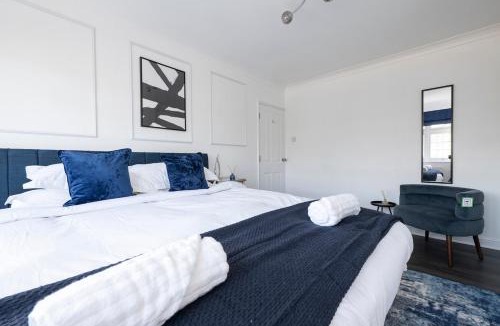 Pettits House | The Romford Oasis - Spacious 4 bedroom escape