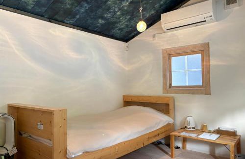 Toyo House | the room