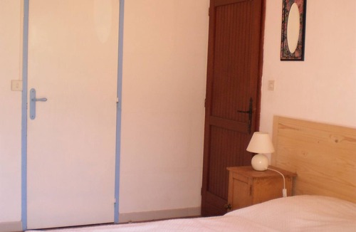 Pelissanne Apartment | The Roucas garden