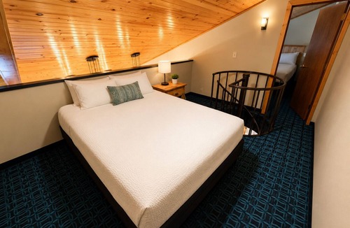 Spring Green Cabin | The Round Barn Lodge