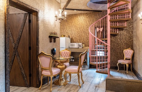 Roxbury Hotel | The Roxbury