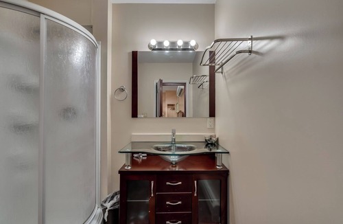 Cape Vincent Hotel | The Roxy Cape Vincent