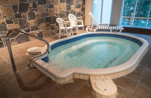 Banff Hotel | The Rundlestone Lodge