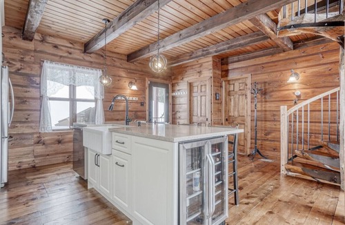 Notre-Dame-de-Pontmain Cabin | The Rustik refugewith spa