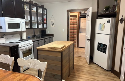 Kings County Apartment | The Rustic Oasis
