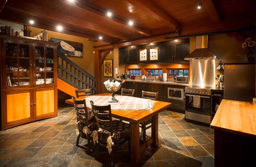 Regional District of Nanaimo House | The Rustic West Meets Oceanfront Estate