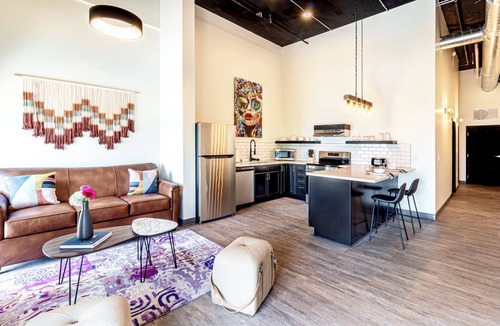 Madison Hotel | The Saddlery Madison Downtown