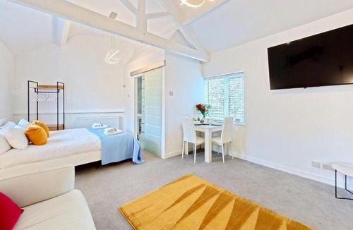 Sewerby House | The Saddlery- part of Grange Farm Cottages - Mediterranean Courtyard - Close to Beach and Sewerby Village