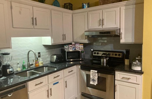 Fairlie-Poplar Historic District Apartment | The Samone's