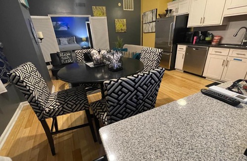 Fairlie-Poplar Historic District Apartment | The Samone's