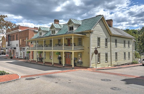 Jonesborough House | The Sample Room at The Historic Eureka Inn and Event Center