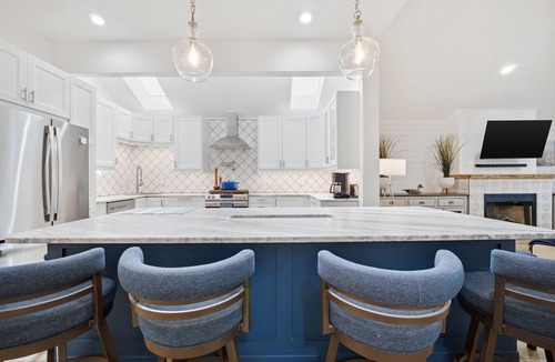 Bayview House | The Sandcastle- Large Patio And Deck on the Beach