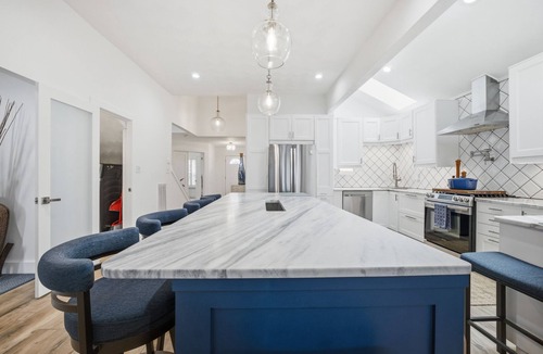 Bayview House | The Sandcastle- Large Patio And Deck on the Beach