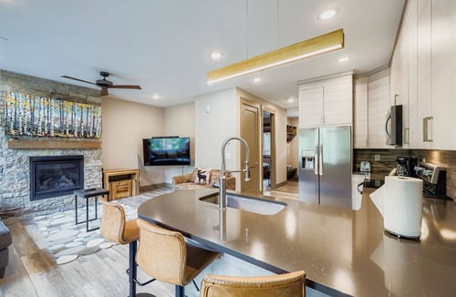 Lakeside Village Condo | The Scenic Summit Stay
