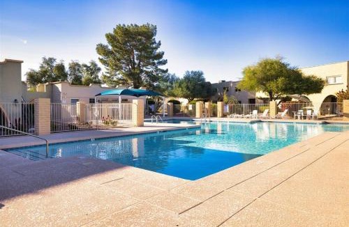 Casa Granada East Townhouses Apartment | The Scott Pad - Remodeled space, large pool, centrally located in the heart of Scottsdale!