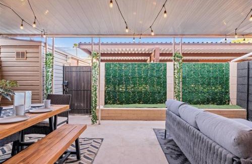 Casa Granada East Townhouses Apartment | The Scott Pad - Remodeled space, large pool, centrally located in the heart of Scottsdale!
