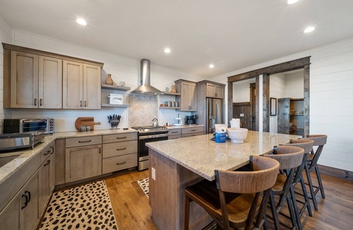 Banner Elk Cabin | The Screaming Eagle at Eagles Nest - hot tub, views, pool table, fire pit