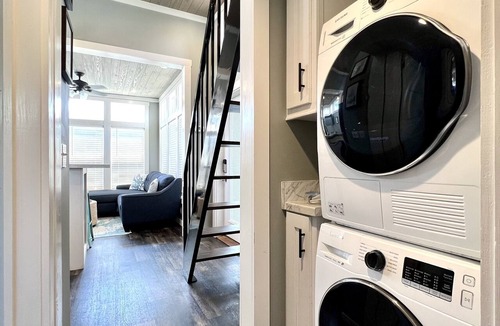 Clermont House | The Sea Glass House - Pet friendly tiny home near lake in Clermont