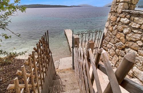 Perigiali House | The Sea Martin