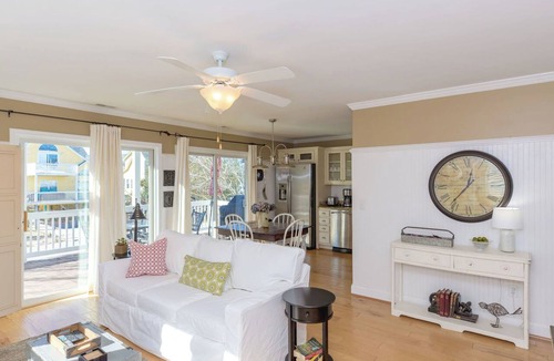 Surf City House | The Sea Urchin - Charming 4 Bedroom Coastal Home