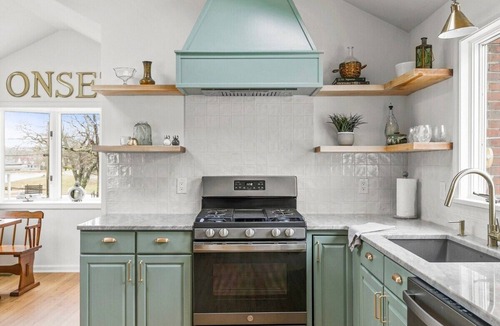 Onset House | The Seafoam House: Steps to beach and village!