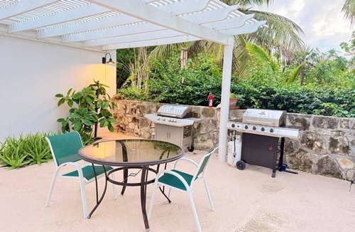 The Bight Cottage | The Seagate-Coconut Cabana.Walking distance to The Best snorkeling on Grace Bay