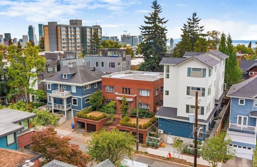 Capitol Hill Apartment | The Seattle Kraken Sweet Suite