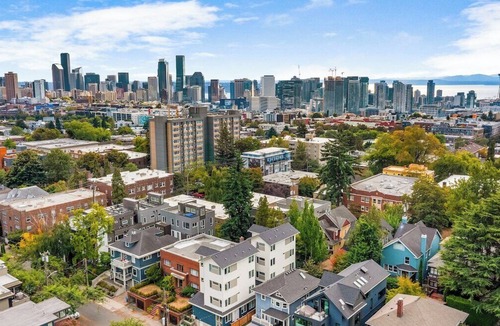 Capitol Hill Apartment | The Seattle Kraken Sweet Suite