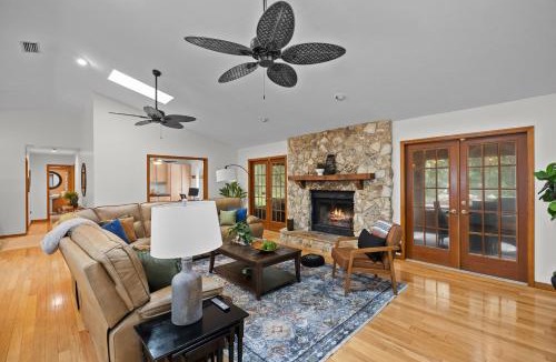 Gainesville House | The Secluded Sanctuary Zen Nature Retreat with Salt Pool, Office & Lanai