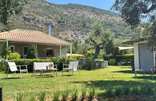 Katsaraiika House | The Secret Garden at Villa Georgia Kalamata