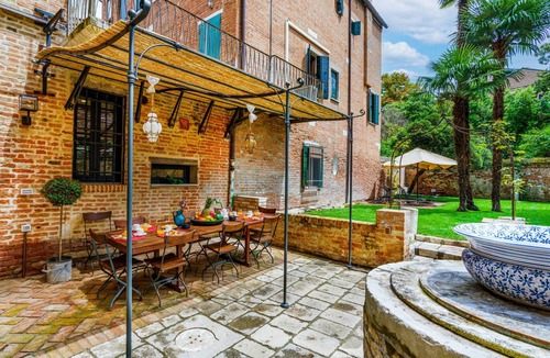 Dorsoduro Apartment | The Secret Garden of Venice Sanctuary: A Peaceful Getaway