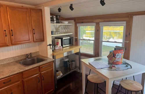 Wareham Center Cottage | The Secret Hide-Out Waterfront Cottage w/Kayaks and Fire Pit