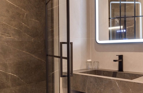 Chester Hotel | The Seven
