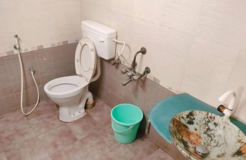 Koyambedu Hostel | The Sheltor