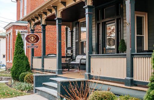 Staunton Apartment | The Shenandoah Suite