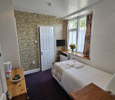 Oundle Hotel | The Ship Inn