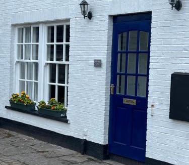 Gatehouse-of-Fleet Apartment | The Ship Inn's Cabin