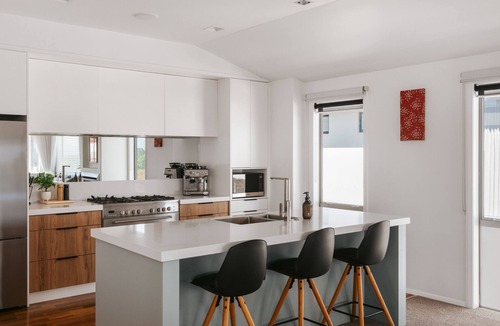 Papamoa Beach House | The Shore Break - Beachfront Luxury in Papamoa – Spacious 3-Bedroom Home with Panoramic Ocean Views, Large Balcony, Gourmet Kitchen, Double Garage, and Steps from the Sand