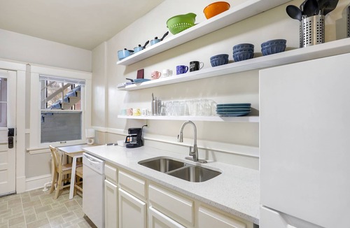 Summit Hill Apartment | The Shy Monkey