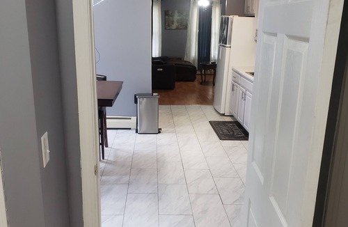 Asylum Hill Apartment | The Silhouette! Chic 1-bedroom with WiFi and AC in serene Hartford