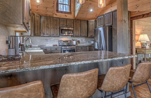 Blue Ridge Cabin | The Silver Fox - Modern Chic Decor | Hot Tub | Aska Adventure Area