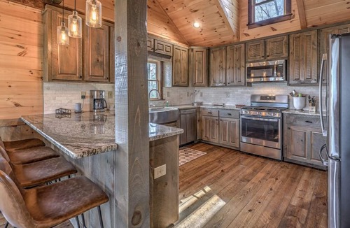 Blue Ridge Cabin | The Silver Fox - Modern Chic Decor | Hot Tub | Aska Adventure Area