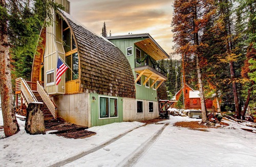 Salt Lake Mountain Resorts Cabin | The Silverstrike mountain cabin with hot tub, in Brighton